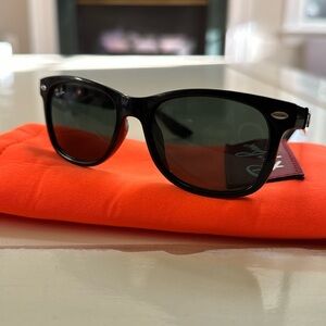 Ray-Ban RJ9052S Kids Junior  Wayfarer sunglasses